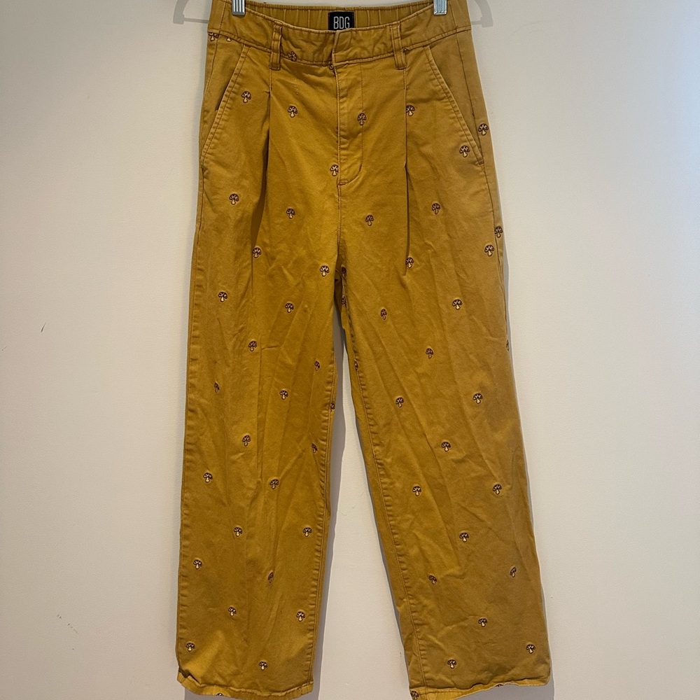 UO Mushroom Cargos